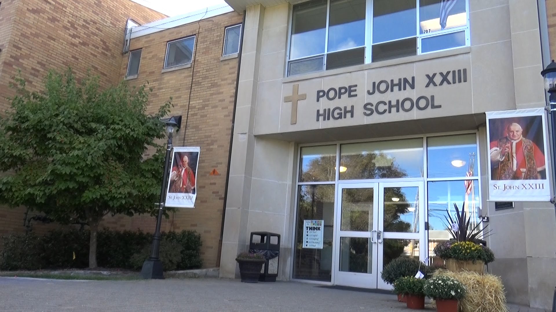 Học Bổng Trung Học Mỹ - Trường Trung Học Pope John XXIII High School, Massachusetts, USA