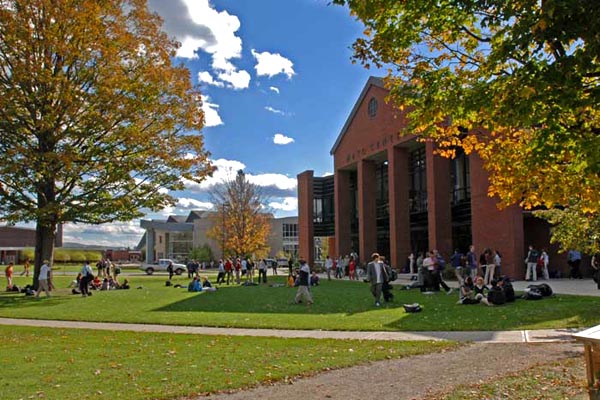 Vermont - Học Viện Nội Trú St. Johnsbury Academy - USA