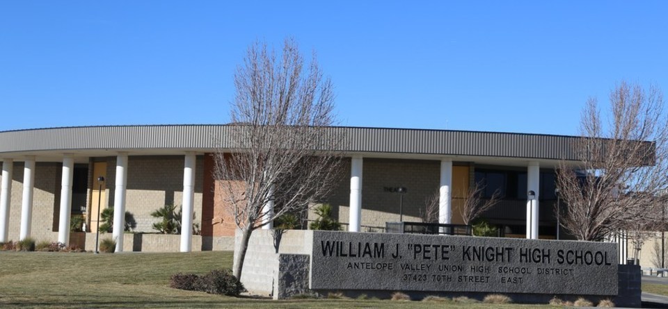 Trường Trung Học Công Lập Pete Knight High School District - California - USA