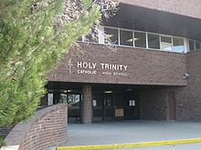 Trường Trung Học Holy Trinity Catholic High School – Edmonton, Alberta, Canada